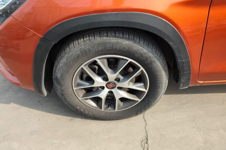 Used BYD Song 2016 GaiShi Edition 1.5TID Automatic Elite Model Exterior 4