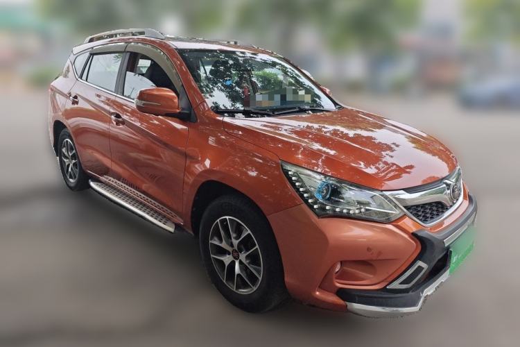 Used BYD Song 2016 GaiShi Edition 1.5TID Automatic Elite Model Front Right 45 Deg