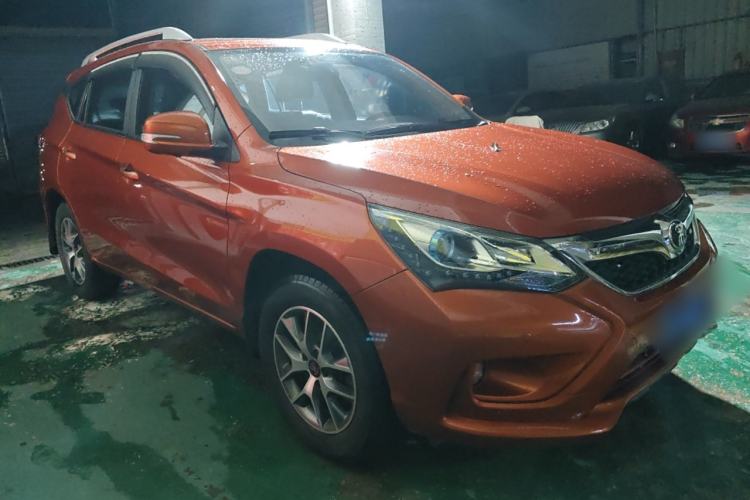 Used BYD Song 2016 GaiShi Edition 1.5TI Manual Elite Model Front Right 45 Deg