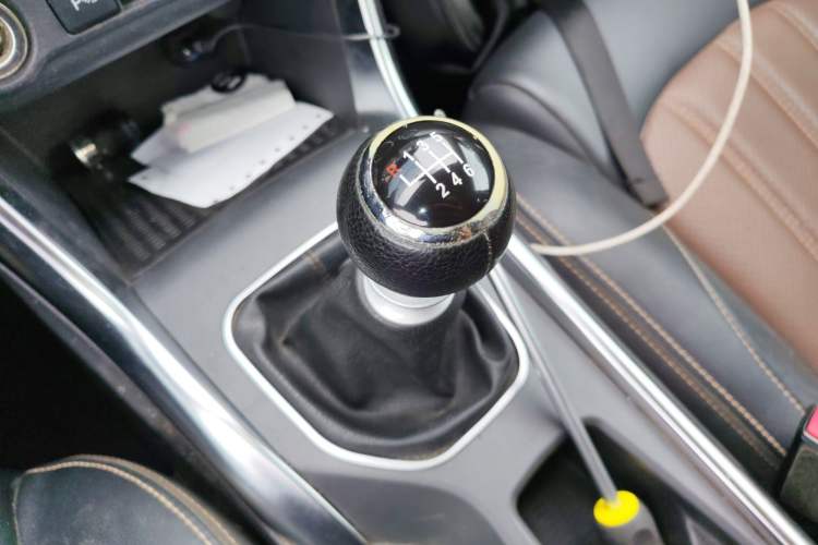 Used BYD Song 2016 GaiShi Edition 1.5TI Manual Elite Model Gear Lever