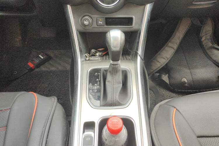 Used BYD Song 2016 GaiShi Edition 1.5TID Automatic Elite Model Gear Lever