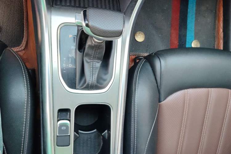 Used BYD Song 2016 GaiShi Edition 1.5TID Automatic Elite Model Gear Lever