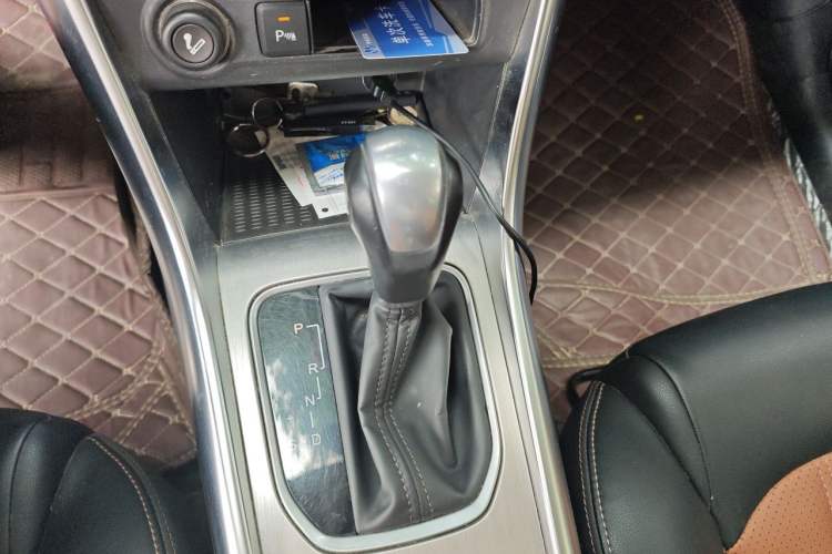 Used BYD Song 2016 GaiShi Edition 1.5TID Automatic Elite Model Gear Lever