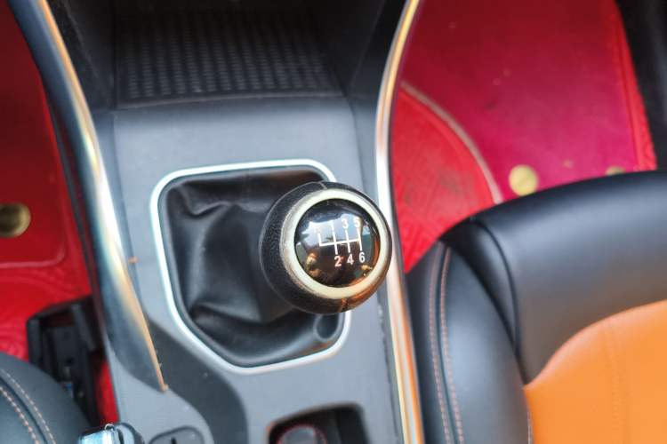 Used BYD Song 2016 1.5TI Manual Luxury Model Gear Lever