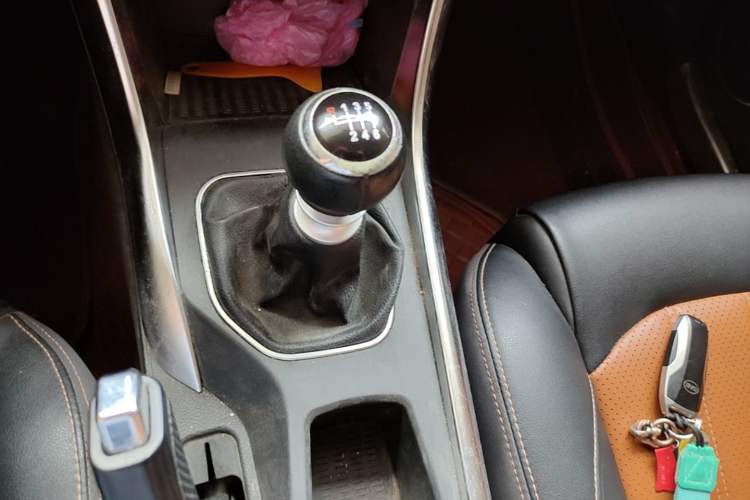 Used BYD Song 2016 1.5TI Manual Luxury Model Gear Lever