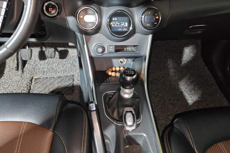 Used BYD Song 2016 GaiShi Edition 1.5TI Manual Elite Model Gear Lever
