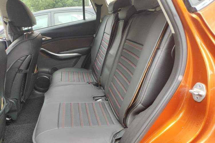 Used BYD Song 2016 GaiShi Edition 1.5TID Automatic Elite Model Interior 4