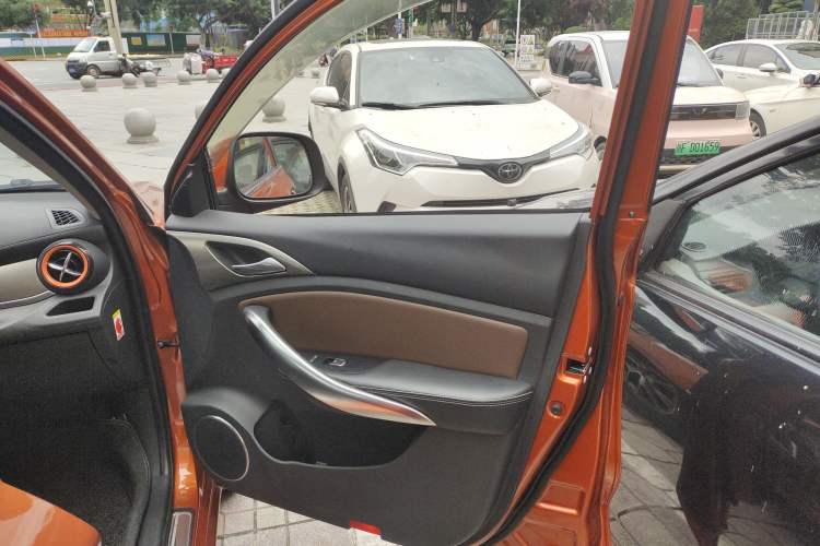 Used BYD Song 2016 GaiShi Edition 1.5TID Automatic Elite Model Interior 5