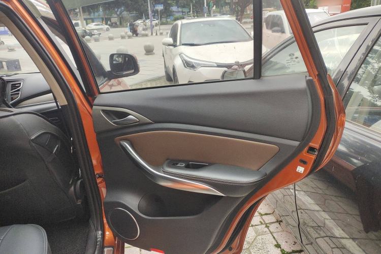 Used BYD Song 2016 GaiShi Edition 1.5TID Automatic Elite Model Interior 6