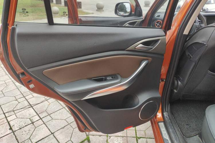 Used BYD Song 2016 GaiShi Edition 1.5TID Automatic Elite Model Interior 8