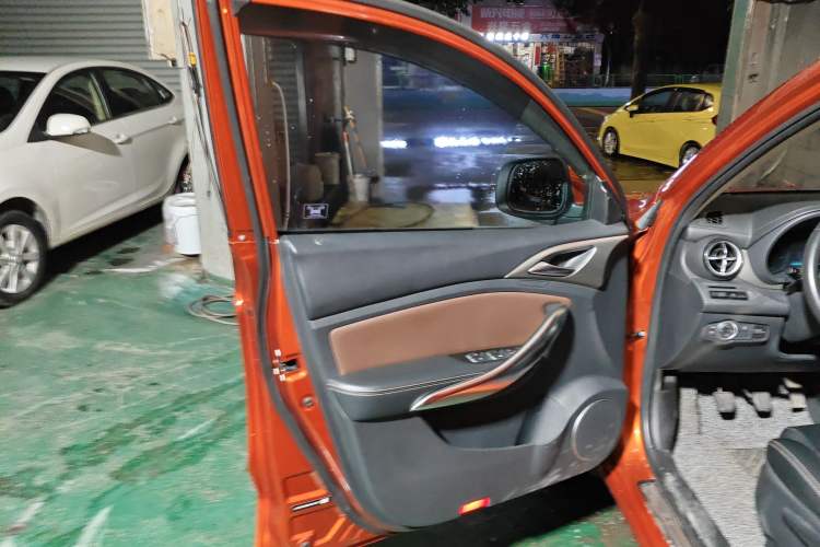 Used BYD Song 2016 GaiShi Edition 1.5TI Manual Elite Model Left Front Door Interior