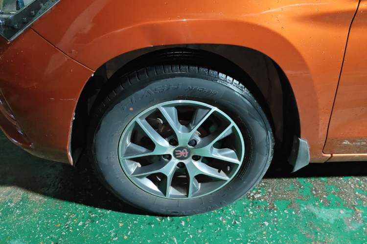 Used BYD Song 2016 GaiShi Edition 1.5TI Manual Elite Model Left Front Wheel Hub