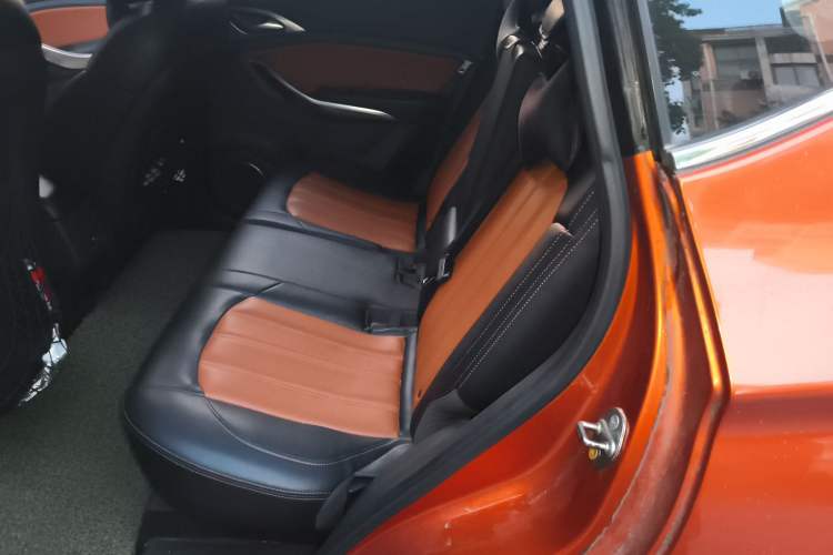 Used BYD Song 2016 2.0TID Automatic Prestige Edition Left Rear Seat