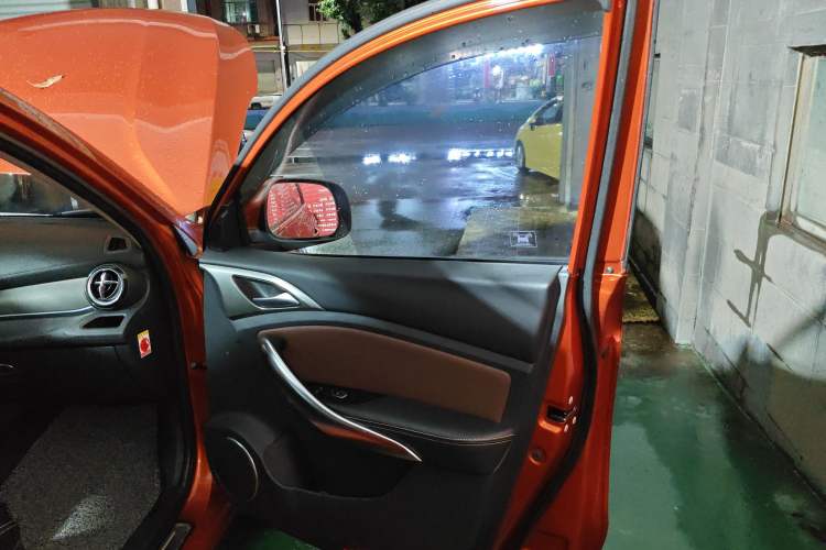 Used BYD Song 2016 GaiShi Edition 1.5TI Manual Elite Model Right Front Door Interior