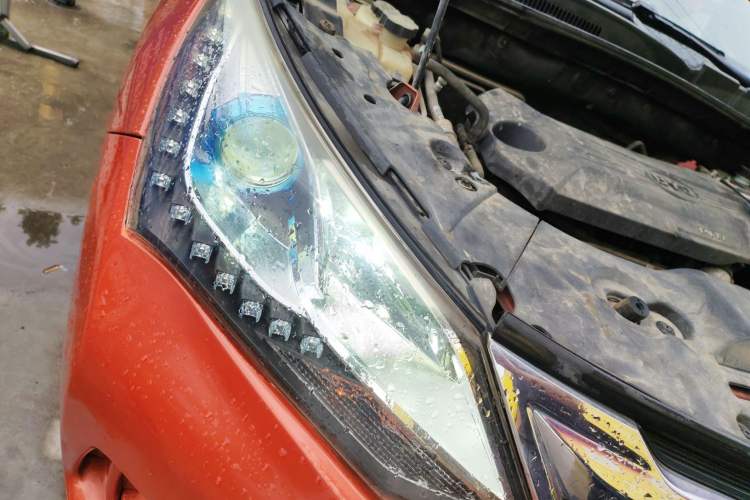 Used BYD Song 2016 GaiShi Edition 1.5TI Manual Elite Model Right Front Headlight
