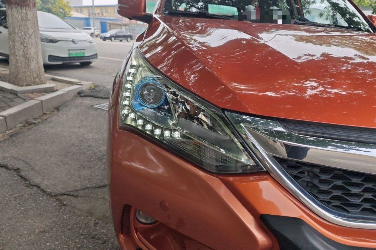 Used BYD Song 2016 GaiShi Edition 1.5TID Automatic Elite Model Right Front Headlight