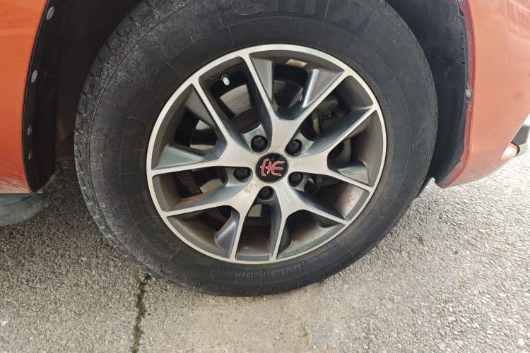 Used BYD Song 2016 GaiShi Edition 1.5TID Automatic Elite Model Right Front Wheel Hub