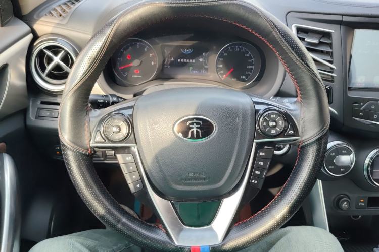 Used BYD Song 2016 GaiShi Edition 1.5TID Automatic Elite Model Steering Wheel