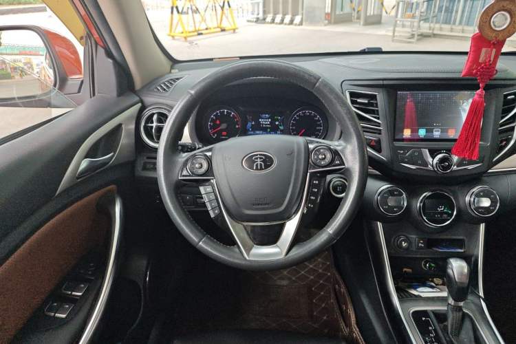 Used BYD Song 2016 GaiShi Edition 1.5TID Automatic Elite Model Steering Wheel
