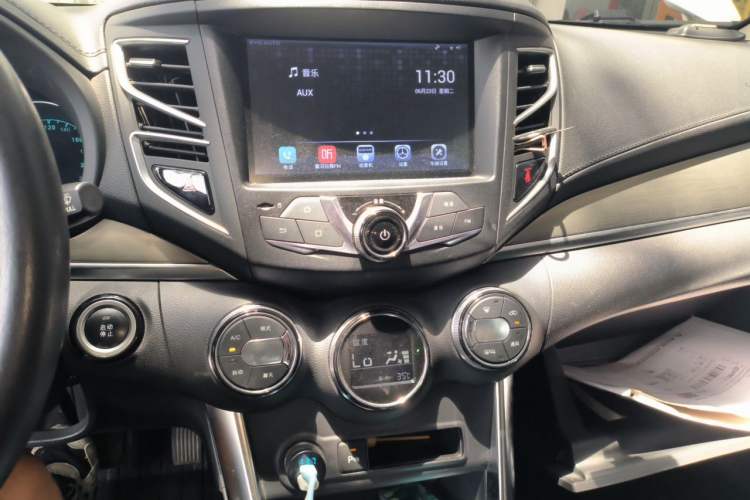 Used BYD Song 2016 GaiShi Edition 1.5TID Automatic Elite Model Audio And AC Panel