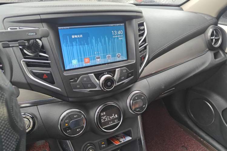 Used BYD Song 2016 2.0TID Automatic Prestige Edition Audio And AC Panel