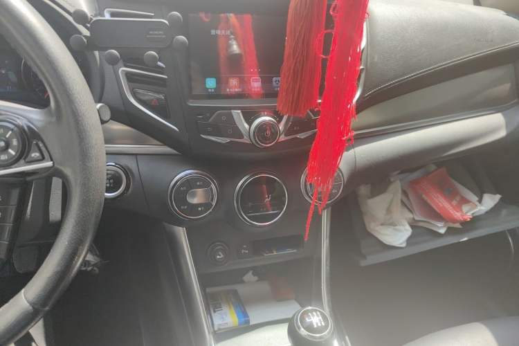 Used BYD Song 2016 GaiShi Edition 1.5TI Manual Elite Model Audio And AC Panel