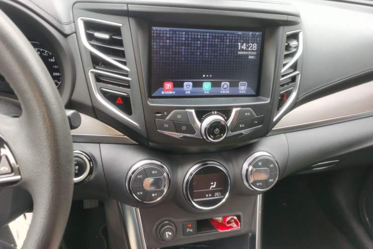Used BYD Song 2016 2.0TID Automatic Luxury Edition Audio And AC Panel