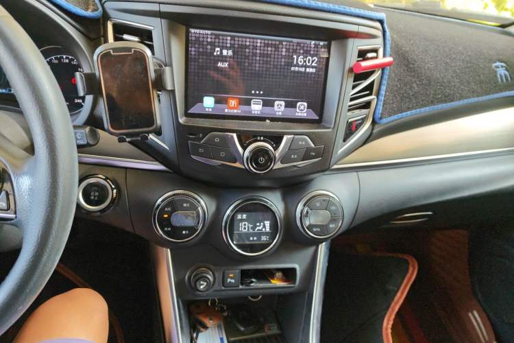 Used BYD Song 2016 GaiShi Edition 1.5TI Manual Elite Model Audio And AC Panel