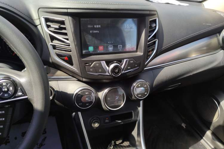 Used BYD Song 2016 GaiShi Edition 1.5TI Manual Elite Model Audio And AC Panel