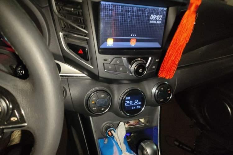 Used BYD Song 2016 GaiShi Edition 1.5TID Automatic Elite Model Audio And AC Panel