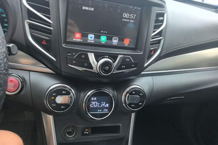 Used BYD Song 2016 GaiShi Edition 1.5TID Automatic Elite Model Audio And AC Panel