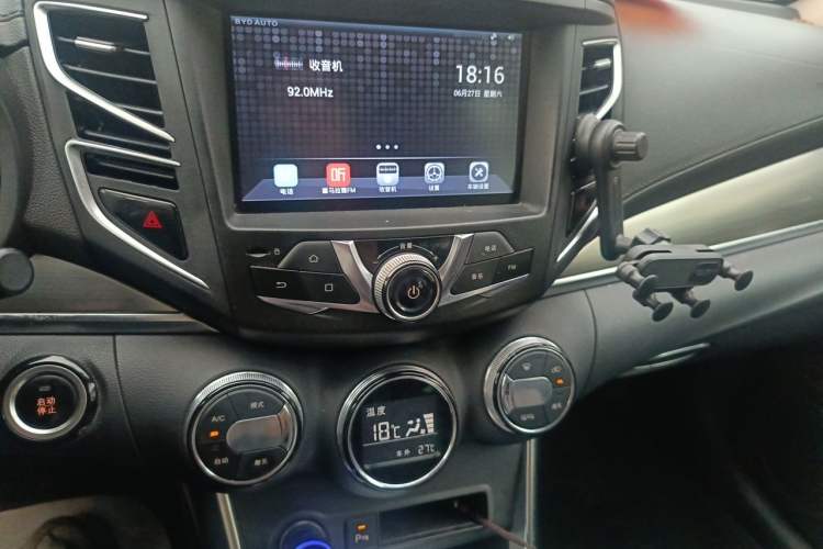 Used BYD Song 2016 GaiShi Edition 1.5TID Automatic Elite Model Audio And AC Panel
