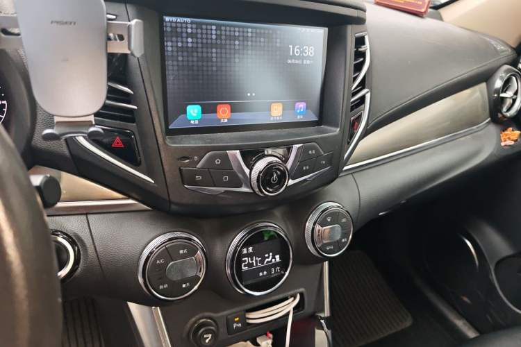 Used BYD Song 2016 GaiShi Edition 1.5TID Automatic Elite Model Audio And AC Panel