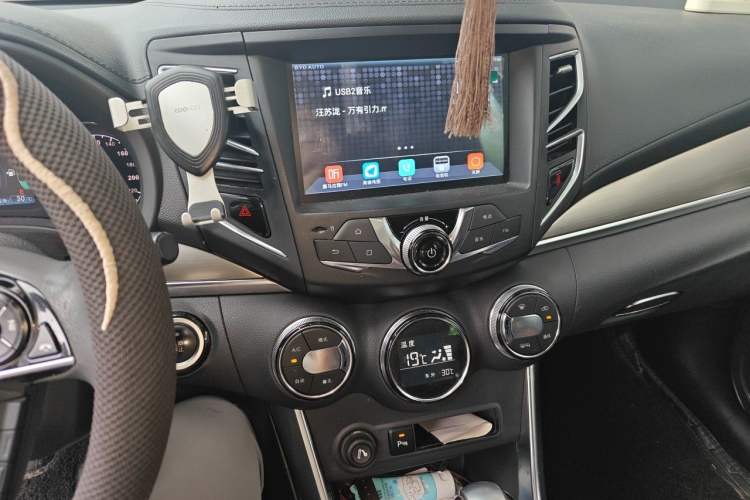 Used BYD Song 2016 GaiShi Edition 1.5TID Automatic Elite Model Audio And AC Panel