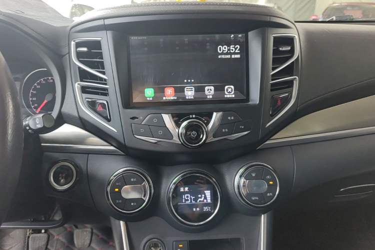 Used BYD Song 2016 GaiShi Edition 1.5TI Manual Elite Model Audio And AC Panel