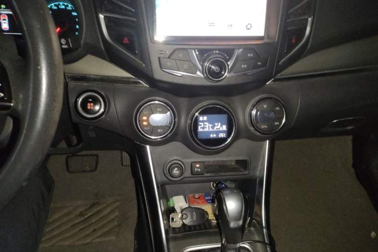 Used BYD Song 2016 GaiShi Edition 1.5TID Automatic Elite Model Audio And AC Panel