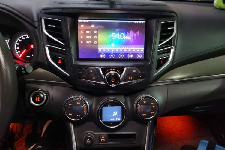 Used BYD Song 2016 GaiShi Edition 1.5TI Manual Elite Model Audio And AC Panel