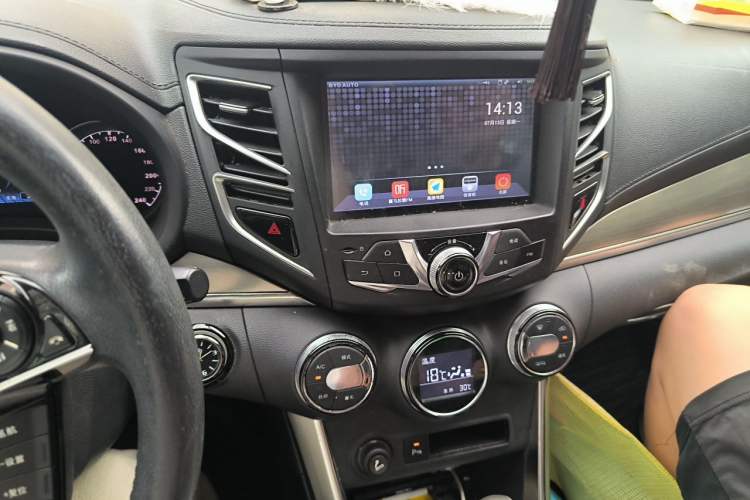 Used BYD Song 2016 GaiShi Edition 1.5TID Automatic Elite Model Audio And AC Panel