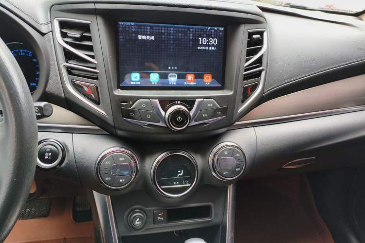 Used BYD Song 2016 GaiShi Edition 1.5TID Automatic Elite Model Audio And AC Panel
