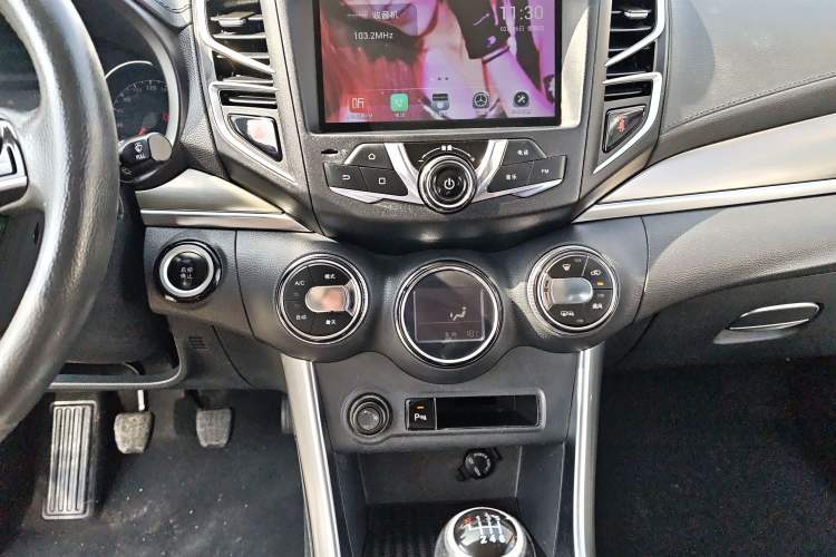 Used BYD Song 2016 GaiShi Edition 1.5TI Manual Elite Model Audio And AC Panel