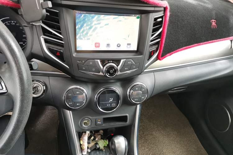 Used BYD Song 2016 GaiShi Edition 1.5TID Automatic Elite Model Audio And AC Panel