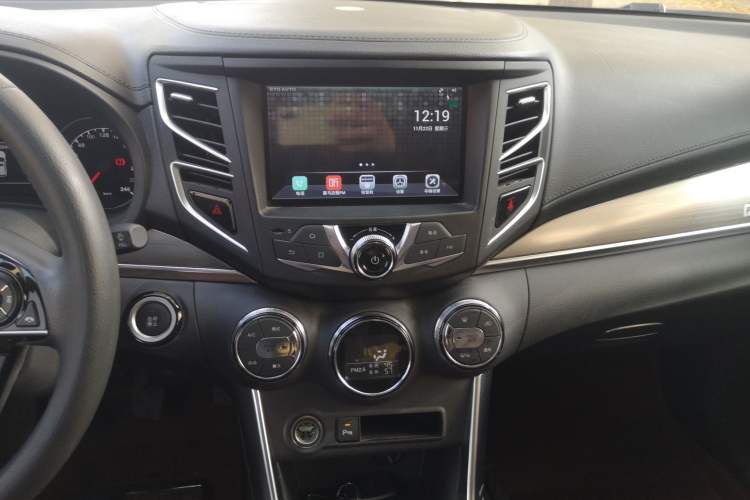 Used BYD Song 2016 Gaishi Edition 1.5TI Manual Haoya Model Audio And AC Panel