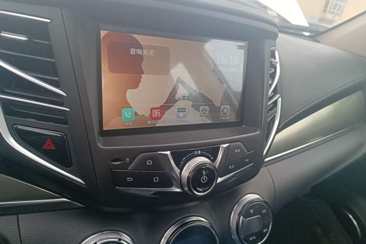 Used BYD Song 2016 GaiShi Edition 1.5TI Manual Elite Model Audio And AC Panel