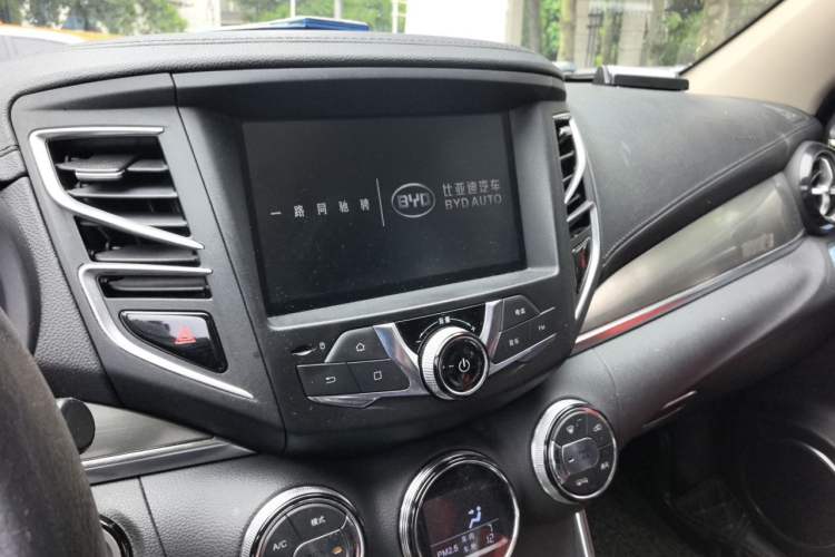Used BYD Song 2016 Gaishi Edition 1.5TI Manual Haoya Model Audio And AC Panel