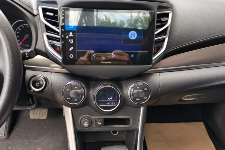 Used BYD Song 2016 GaiShi Edition 1.5TID Automatic Elite Model Audio And AC Panel