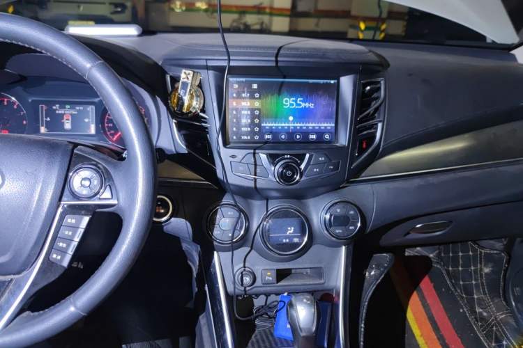 Used BYD Song 2016 GaiShi Edition 1.5TID Automatic Elite Model Audio And AC Panel