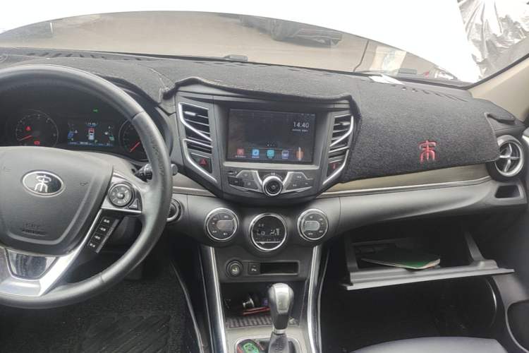 Used BYD Song 2016 GaiShi Edition 1.5TID Automatic Elite Model Audio And AC Panel