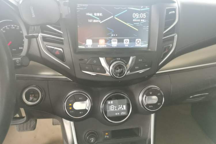 Used BYD Song 2016 GaiShi Edition 1.5TID Automatic Elite Model Audio And AC Panel