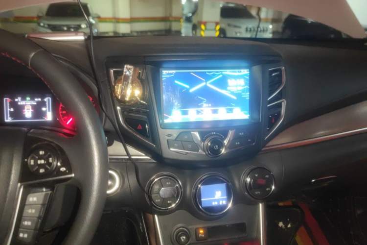 Used BYD Song 2016 GaiShi Edition 1.5TID Automatic Elite Model Audio And AC Panel