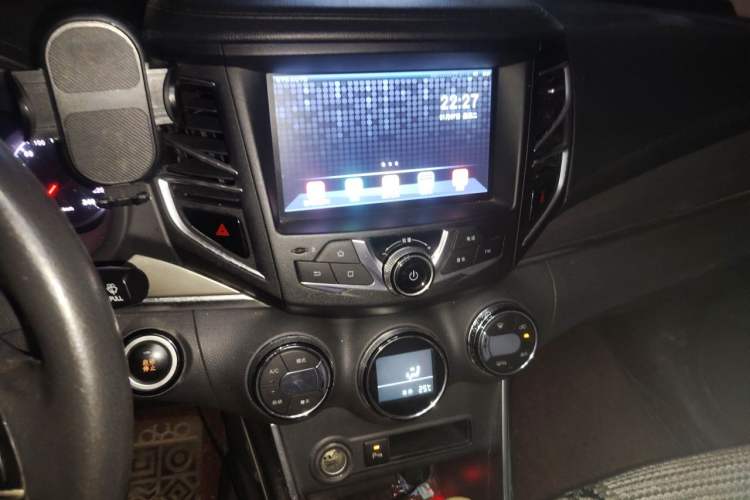 Used BYD Song 2016 GaiShi Edition 1.5TID Automatic Elite Model Audio And AC Panel